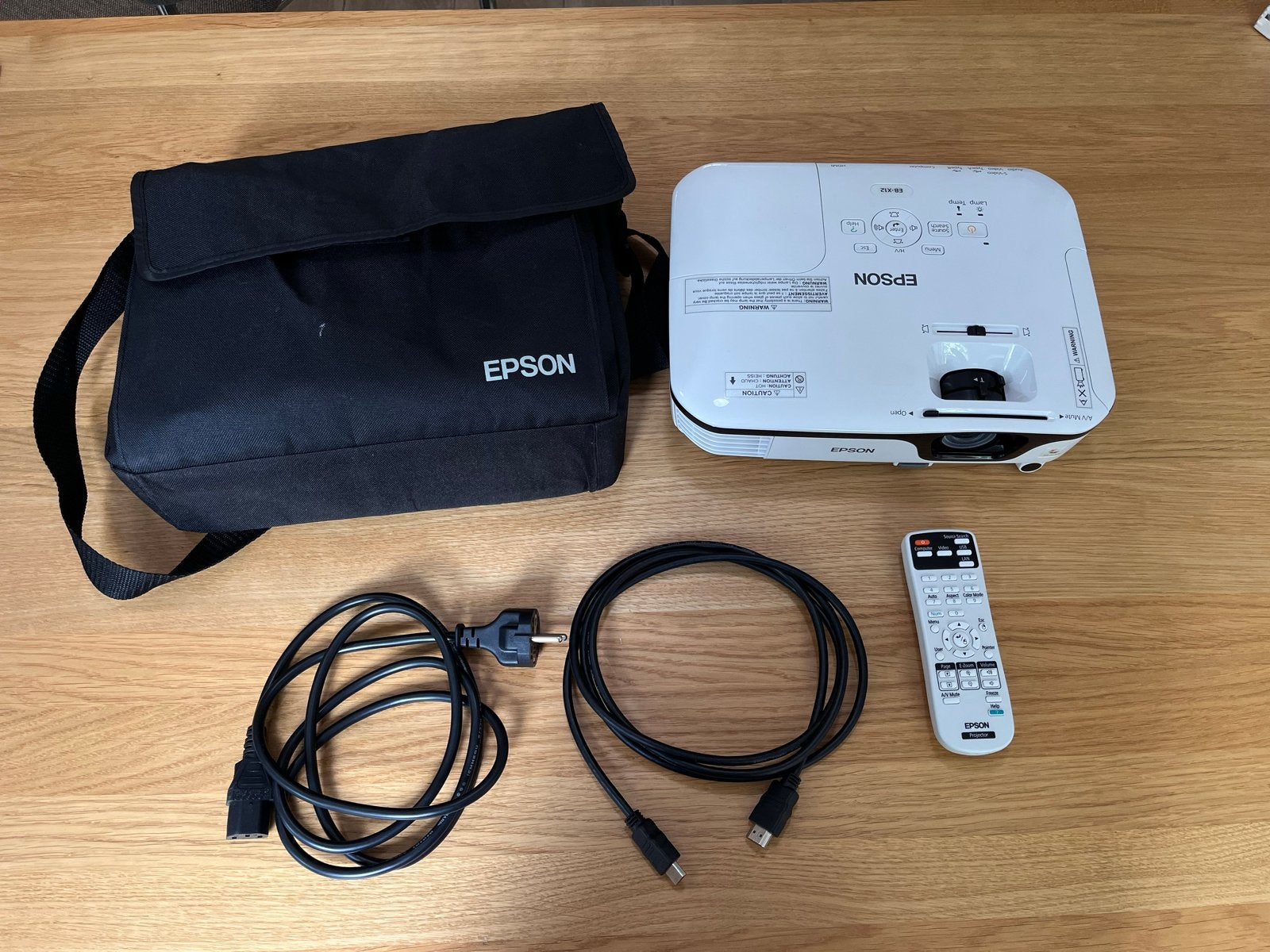 Epson EB-X12 Beamer met afstandsbediening, kabels en tas, Gebruikt, Epson, Ophalen of Verzenden, LCD