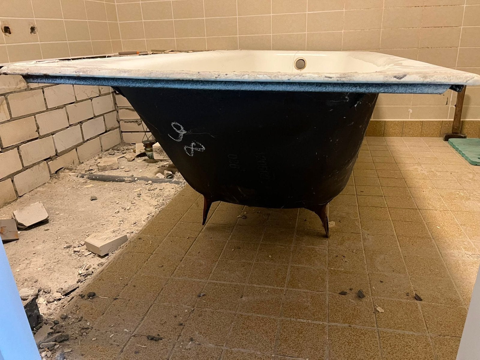 2e hands badkuip van zwaar staal, Ophalen, Gebruikt, Met bad