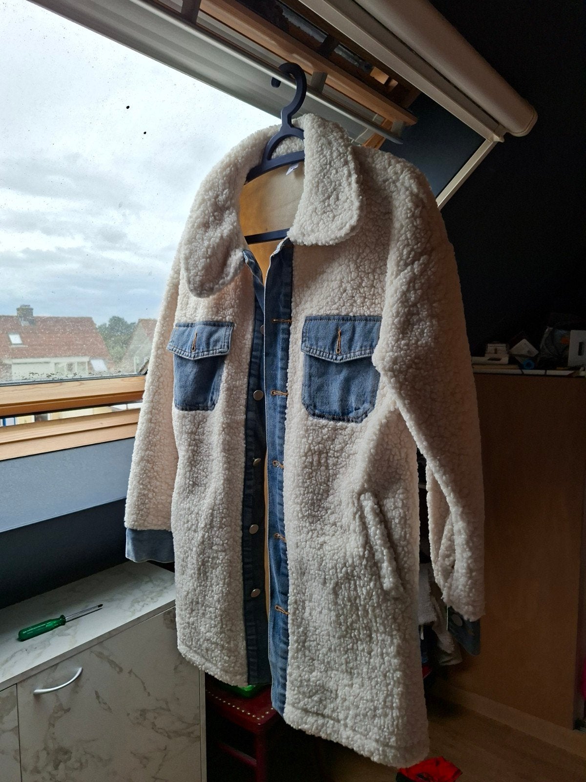Lange teddy jas met denim details, Maat 38/40 (M), Beige, Ophalen of Verzenden, Onbekend