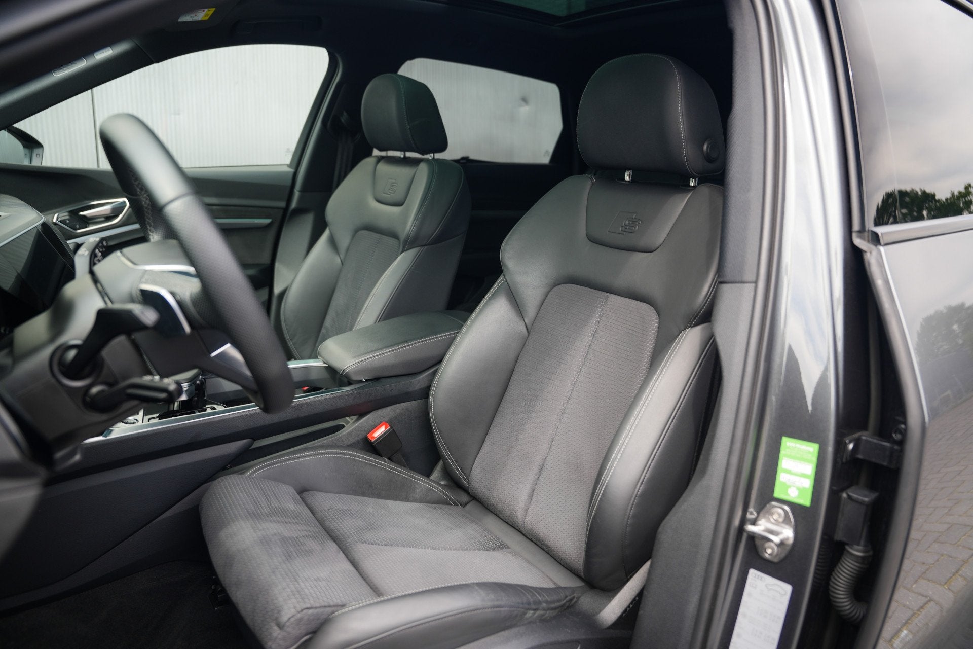 Audi e-tron 55 Quattro 408 pk Edition 95 kWh S-Line / Dayton, Auto's, Automaat, 95 kWh, Leder, Vierwielaandrijving