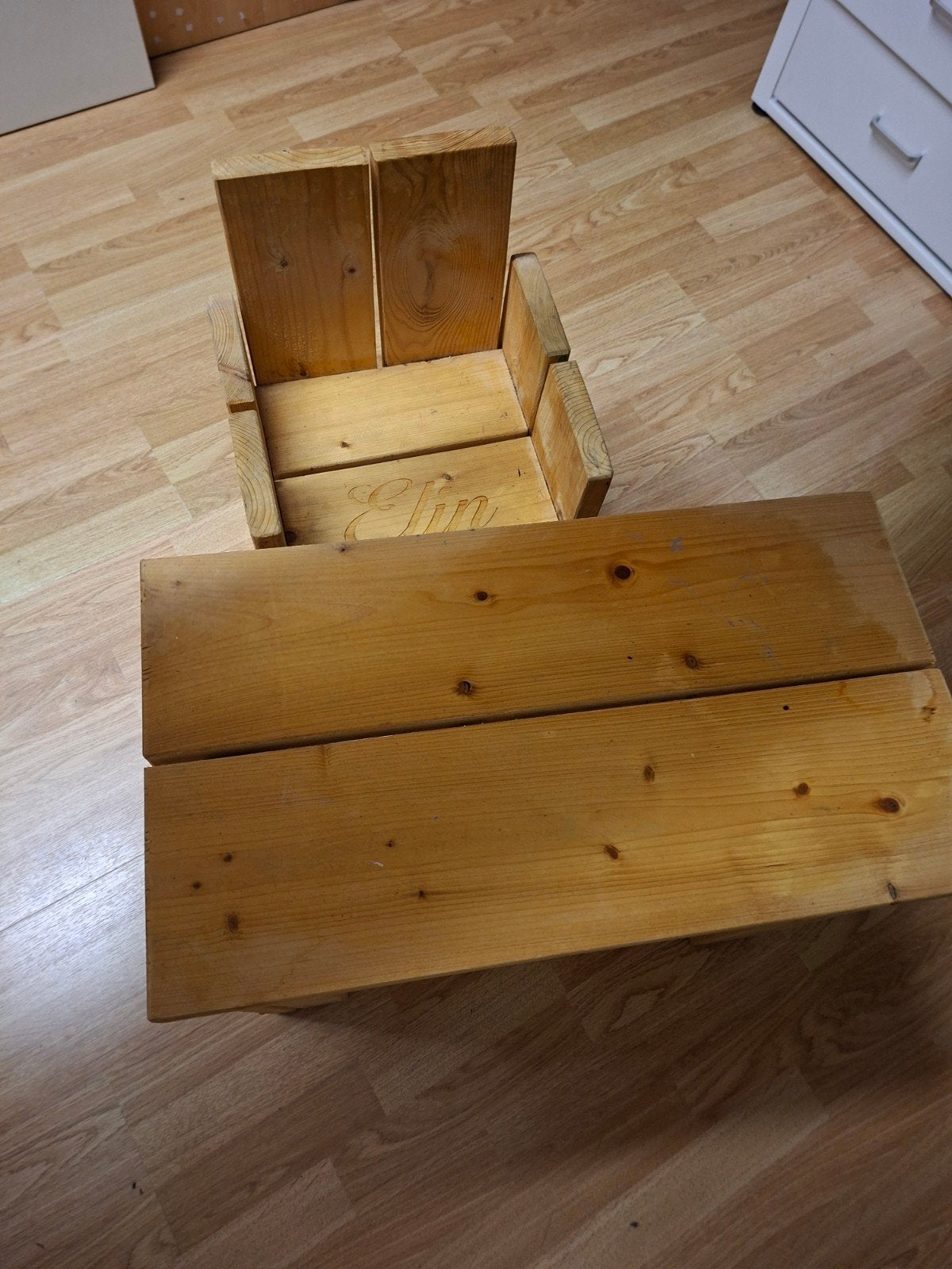 peuter/kleuter tafel en stoelen naam Elin, Ophalen, Gebruikt