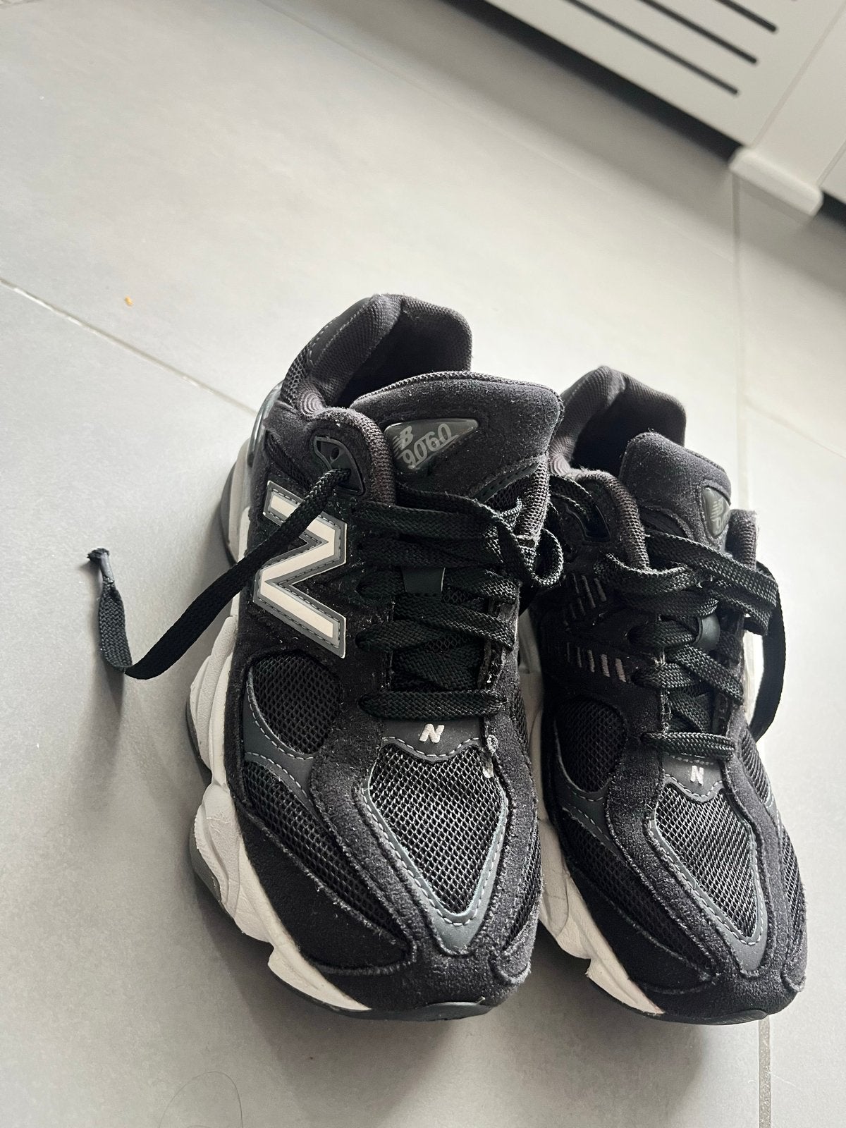 New Balance 9060 Zwarte Sneakers - Maat 35.5, Ophalen of Verzenden, Zo goed als nieuw, Zwart, Sneakers of Gympen