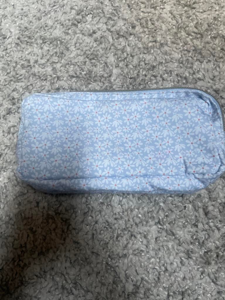 Blauw etui met madeliefjesprint, Sieraden, Tassen en Uiterlijk, Zonnebrillen en Brillen | Dames, Ophalen of Verzenden, Zo goed als nieuw