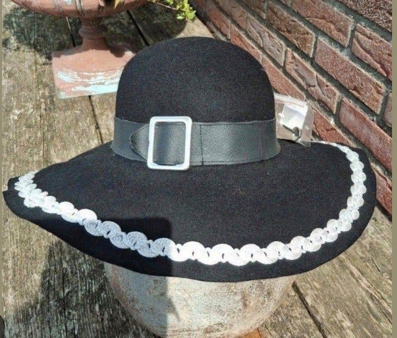 prachtige zwarte hoed met wit randje en leren band, Kleding | Dames, Ophalen of Verzenden, Nieuw, 58 cm (L, 7¼ inch) of meer, Hoed