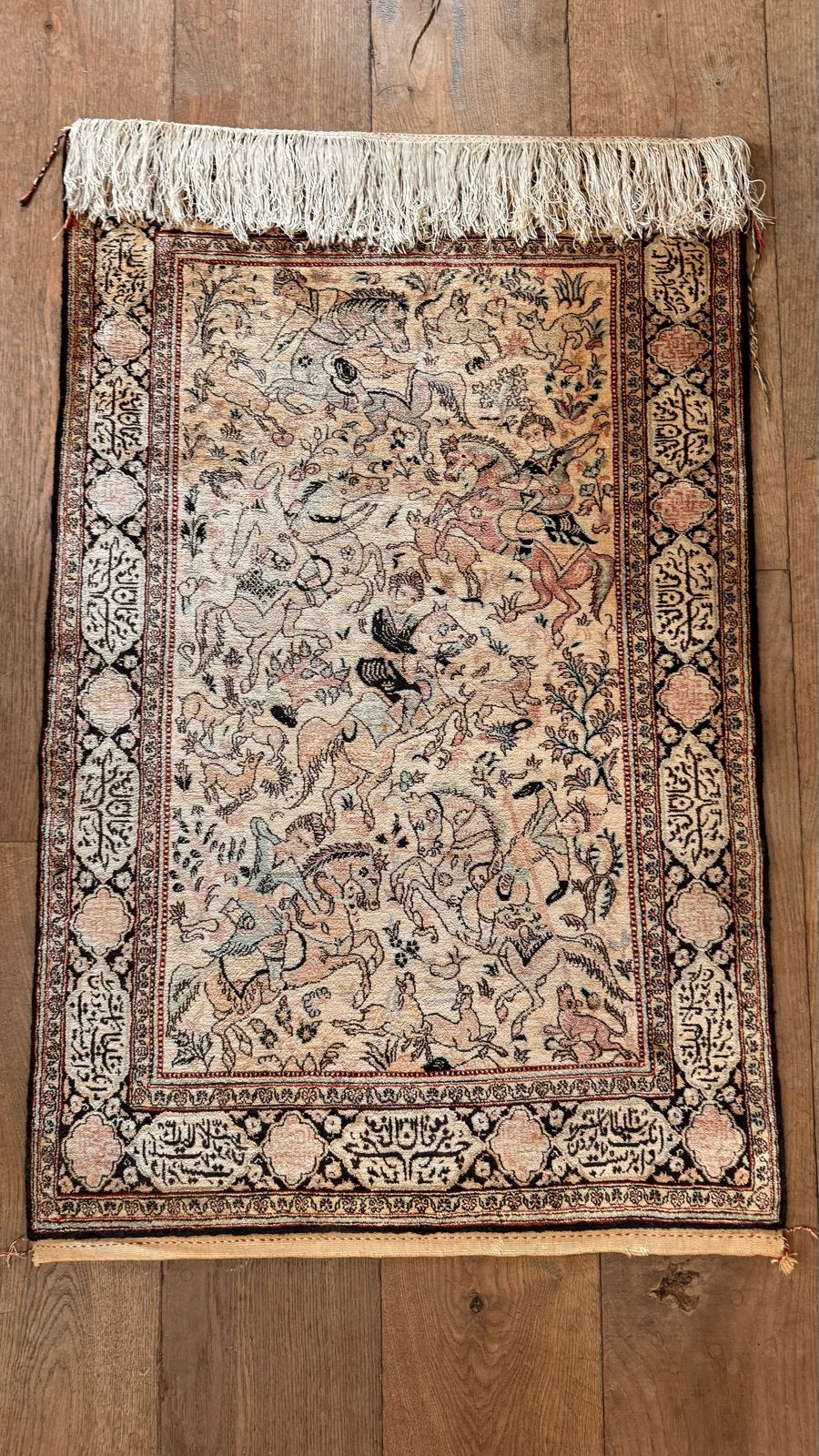 Exclusief Perzisch Ghom (Gum) Zijden Jachtkleed Gesigneerd, Gebruikt, 100 tot 150 cm, Crème, Rechthoekig