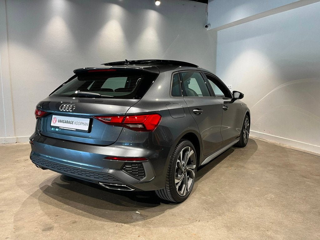 Audi A3 Sportback 40 TFSI e S-line|ACC|Pano|Massage, Auto's, Audi, Gebruikt, 4 cilinders, 1535 kg, Leder en Stof
