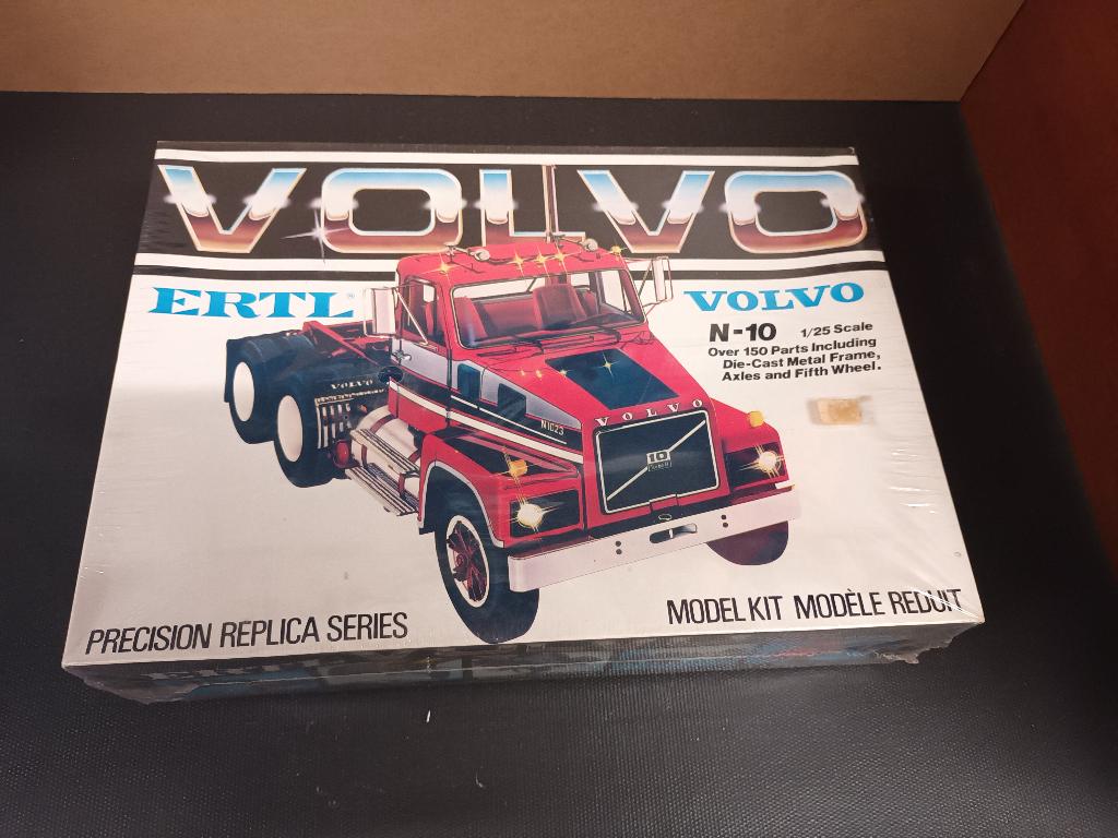 1/25 volvo N10 ertl modelbouw sealed, Hobby en Vrije tijd, Modelauto's | 1:24, Ophalen, Nieuw, Bus of Vrachtwagen, Overige merken