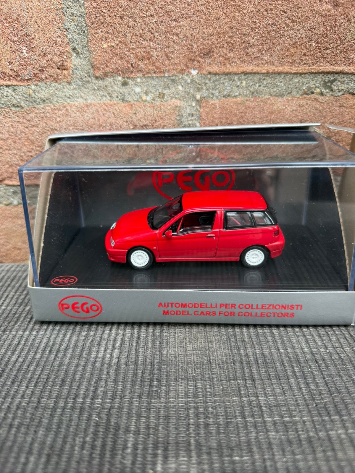 1:43 Alfa Romeo 145 Alfa rosso ……. 19,50, Hobby en Vrije tijd, Modelauto's | 1:43, Ophalen of Verzenden, Zo goed als nieuw, Auto