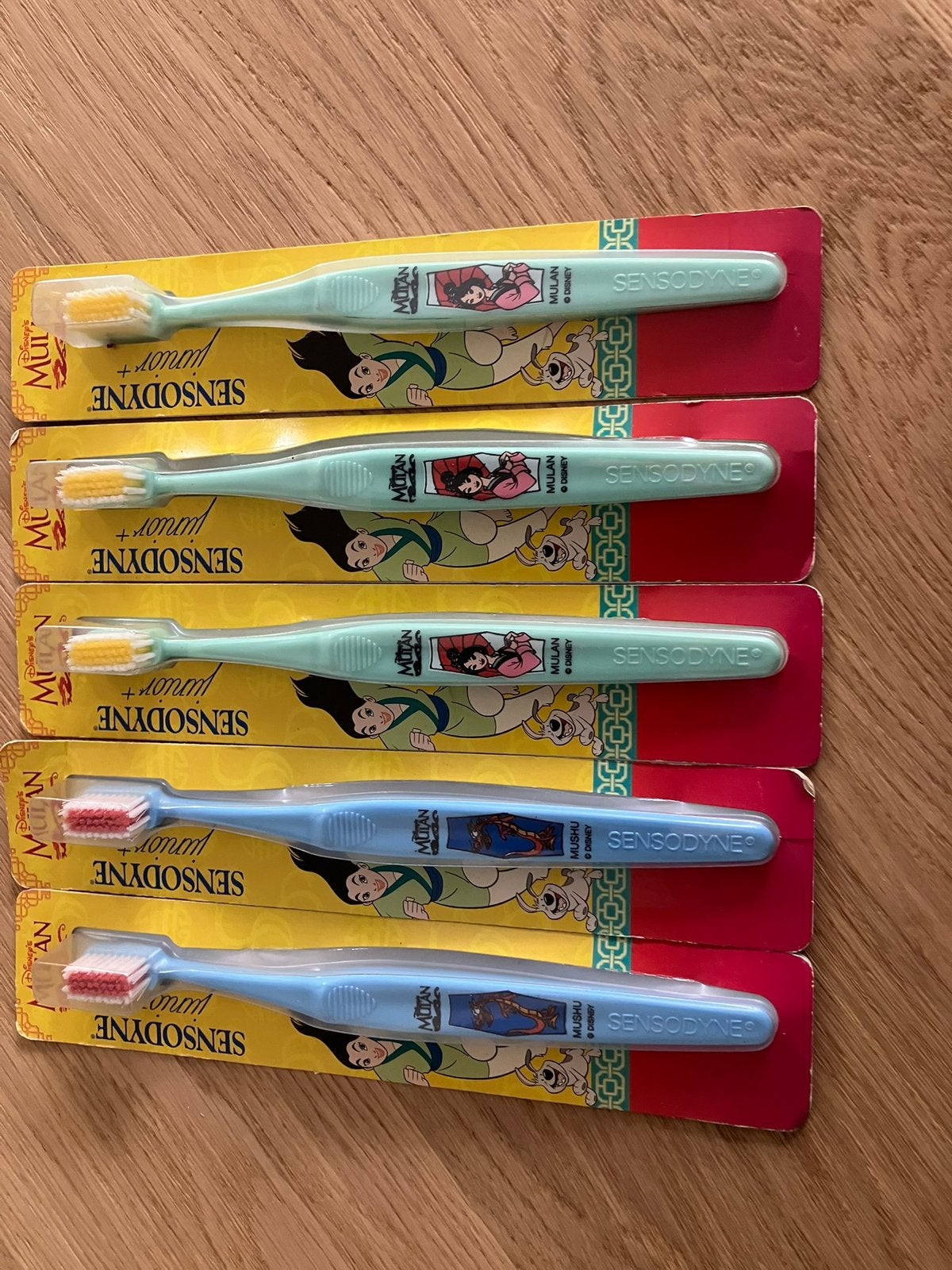 5 stuks Sensodyne Junior+ tandenborstels Disney, Ophalen of Verzenden, Zo goed als nieuw, Tandenborstel