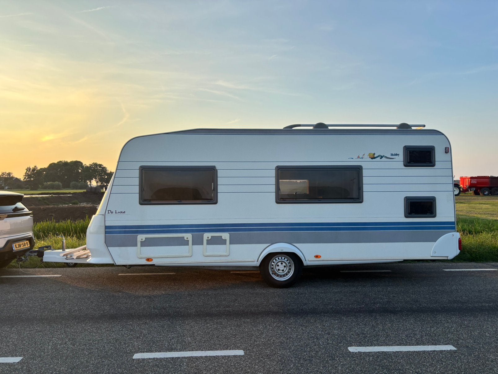 Hobby 500 KMFE De Luxe Caravan Stapelbedden, Caravans en Kamperen, Hobby, Vast bed, Treinzit, Particulier