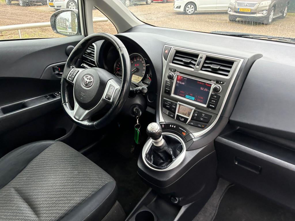 Toyota Verso-S 1.3 VVT-i Aspiration | Pano + Cruise + Clima, Voorwielaandrijving, Euro 5, Stof, Zwart