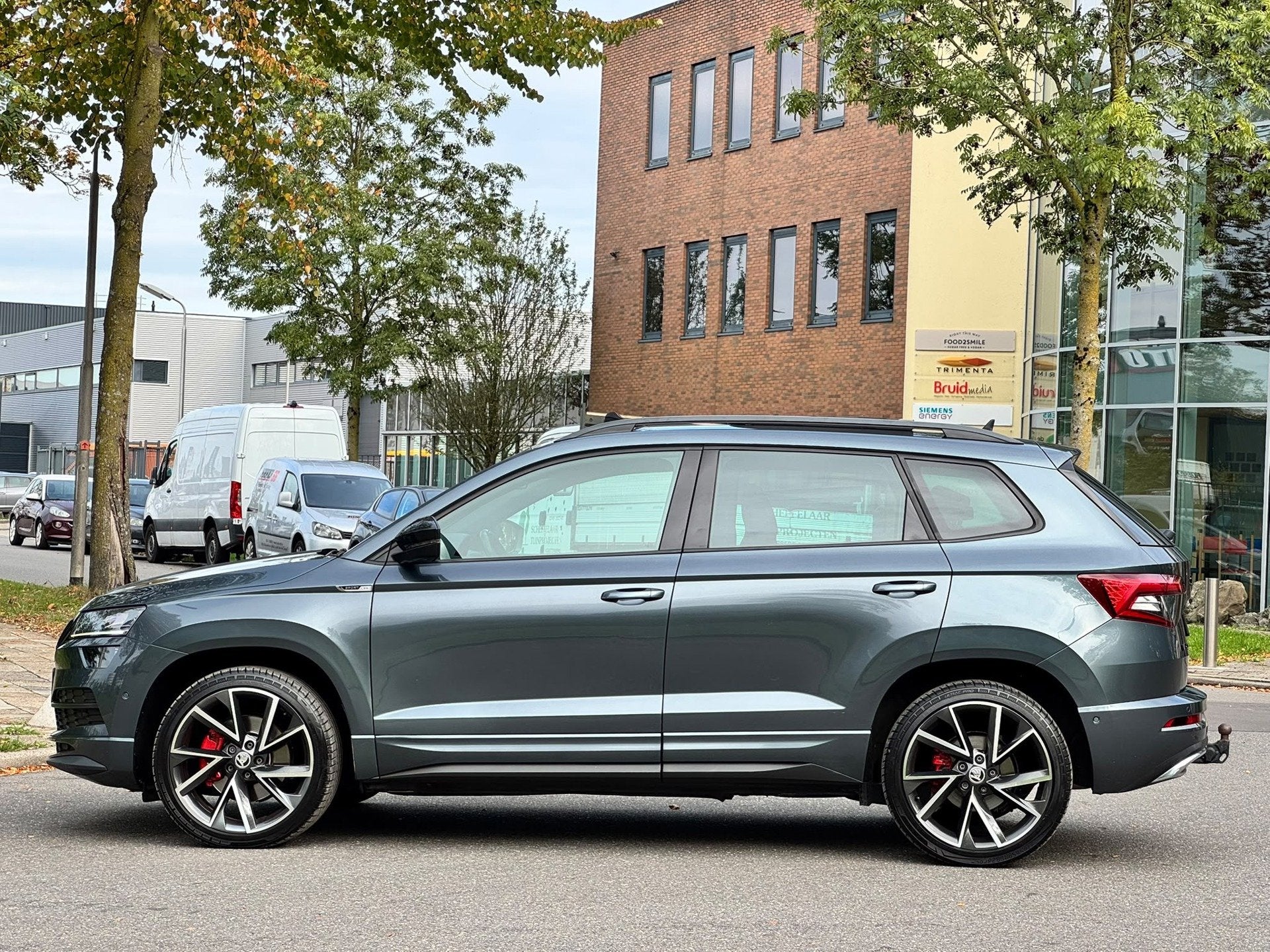 Skoda Karoq 2.0 TSI 4x4 Sportline Business, Auto's, Automaat, Gebruikt, Euro 6, 1984 cc