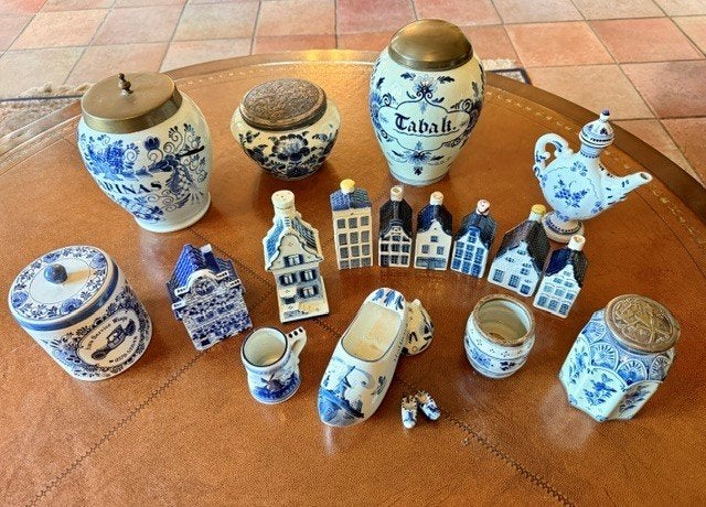 Antieke Delfts blauwe tabakspotten, klomp, huisjes ea, Ophalen