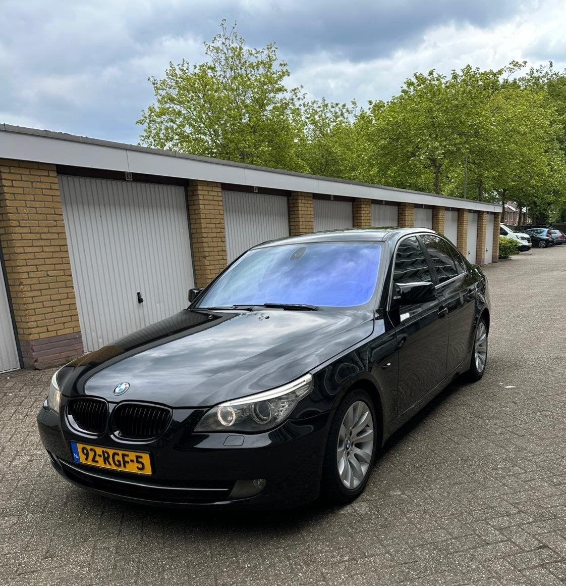 BMW 5-Serie 3.0 I 530 AUT 2007 Zwart Lci, Auto's, BMW, Achterwielaandrijving, Beige, 2000 kg, Leder