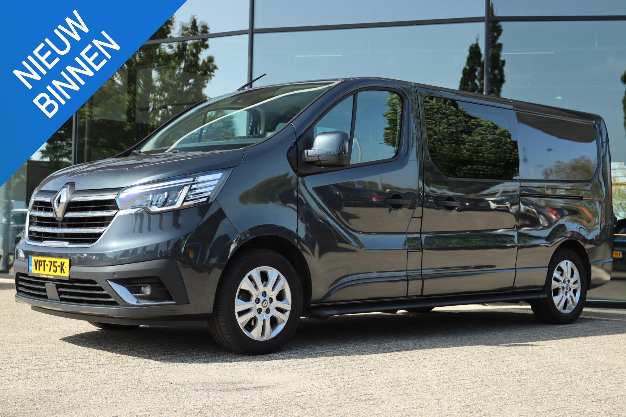 RENAULT TRAFIC 2.0 DCI 150PK T29 L2H1 DC LUXE AUT. 2 SCHUIFD, Auto's, Voorwielaandrijving, Stof, Gebruikt, 4 cilinders