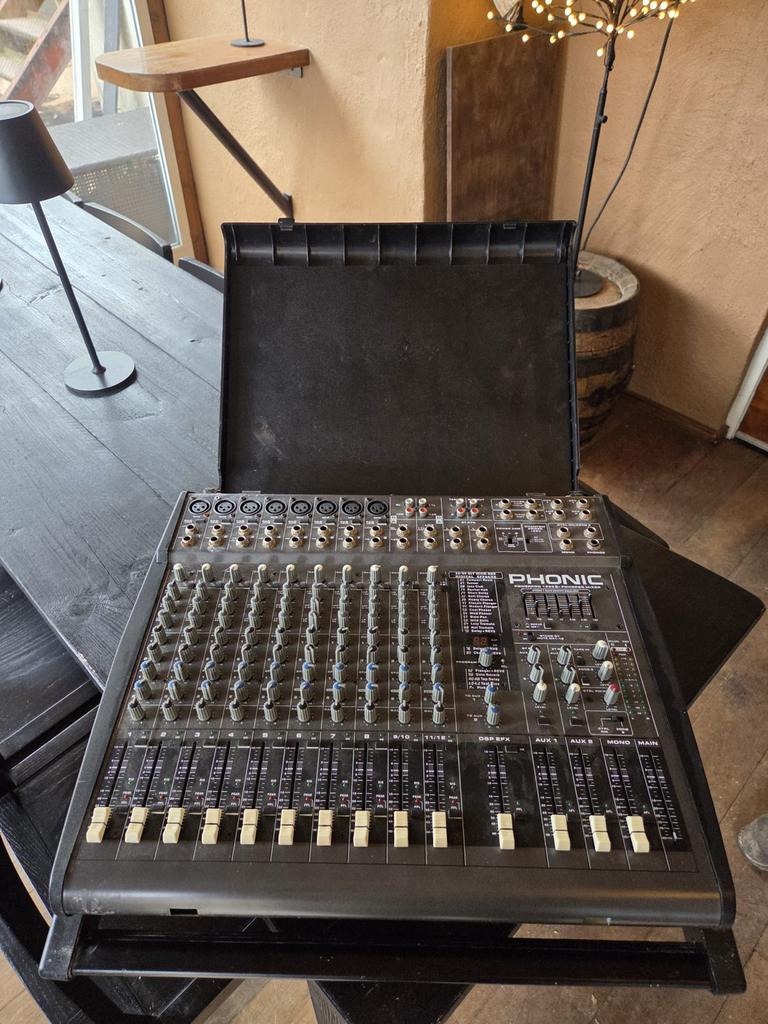 Phonic Powerpod 1860 Plus V1.0 Mengpaneel, Muziek en Instrumenten, Mengpanelen, Gebruikt, 10 tot 20 kanalen, Microfooningang, Ophalen