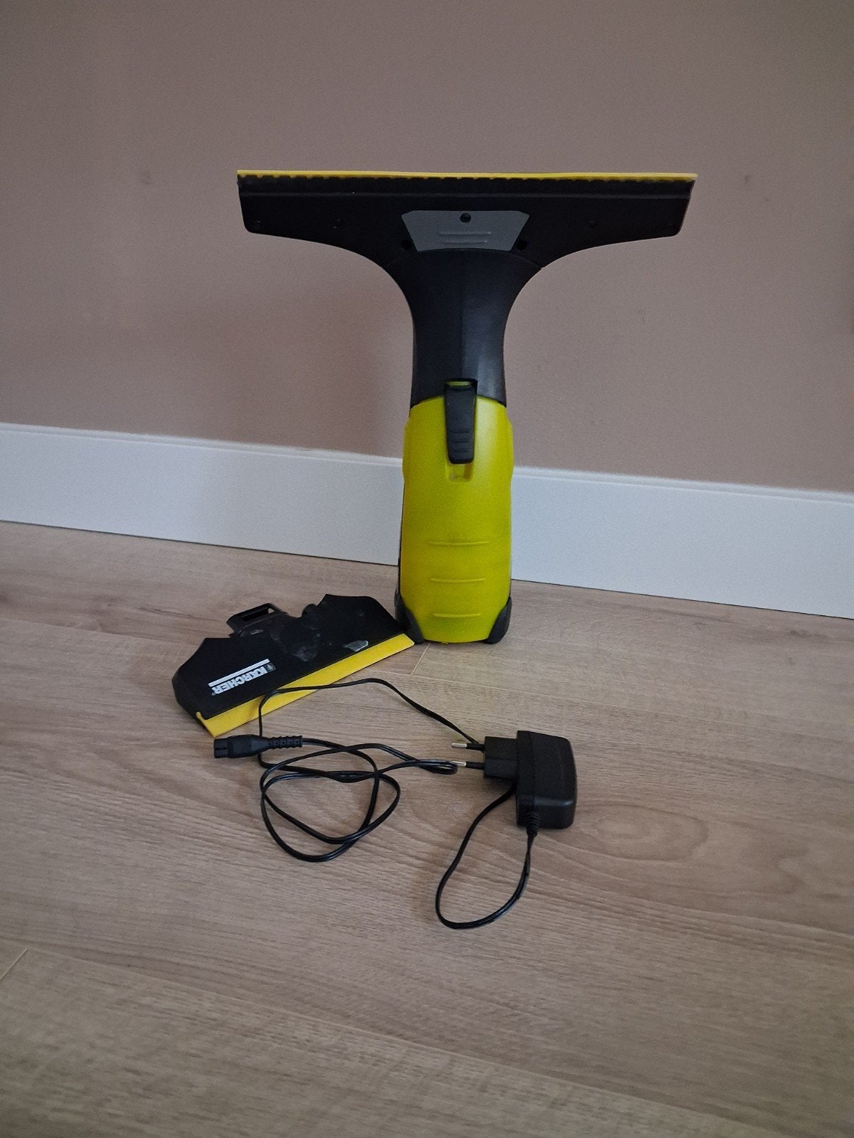 Kärcher WV 2 Plus N Raamwisser met Oplader, Huis en Inrichting, Ophalen of Verzenden, Raamwisser of Trekker