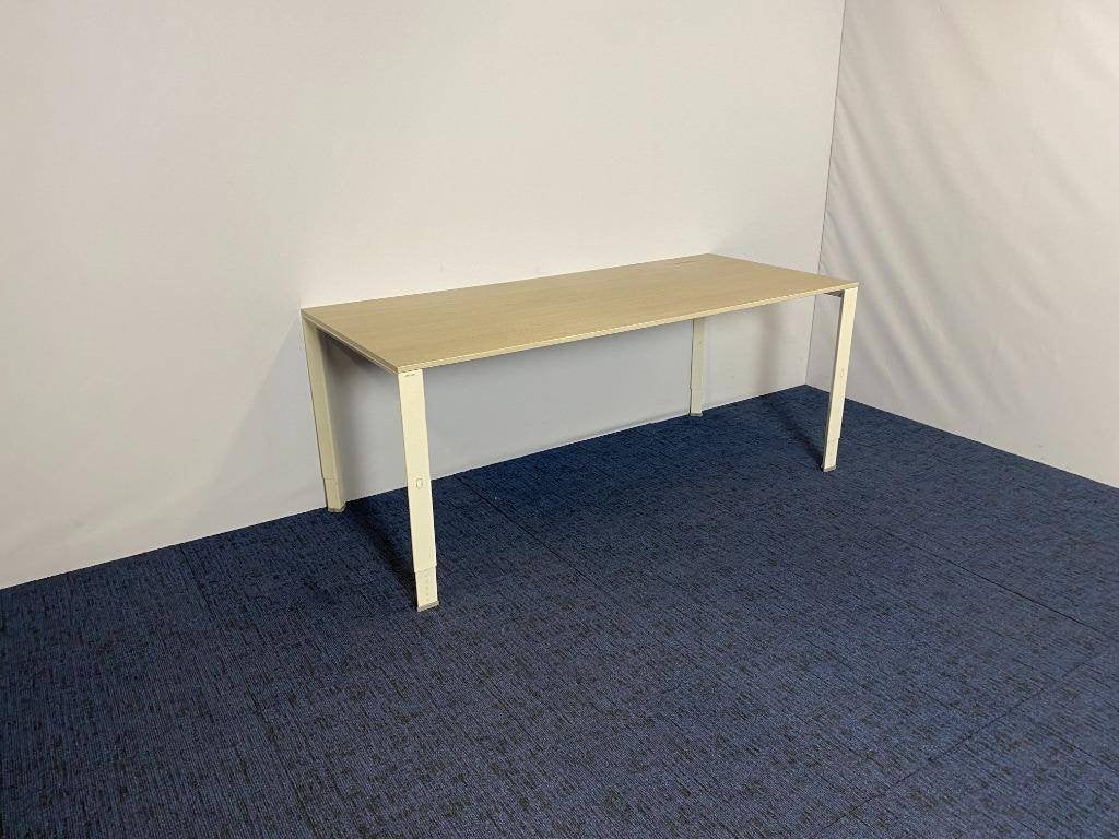 1x Bureau Ahrend 700, eiken blad, wit onderstel, 180 x 80 cm, Ophalen, Gebruikt