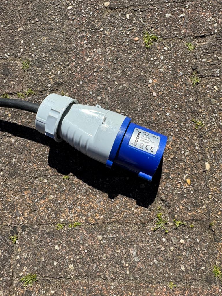 CEE Verlengsnoer met 3 Stopcontacten - 16A, 3500W, Caravans en Kamperen, Ophalen of Verzenden, Gebruikt
