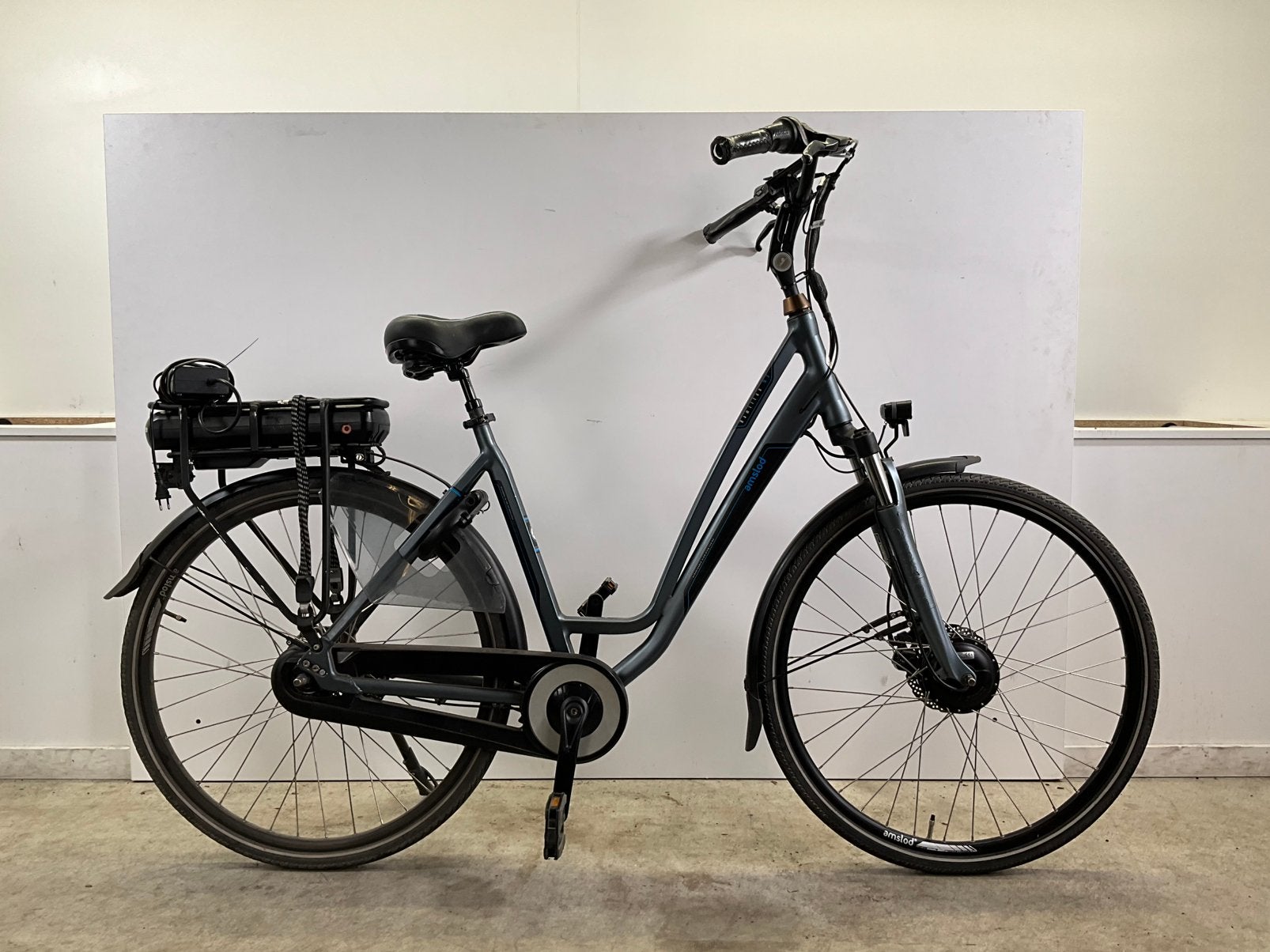 AMSLOD HAMILTON MX ELEKTRISCHE DAMESFIETS 600W 3676KM, Zo goed als nieuw, 51 tot 55 cm, 50 km per accu of meer, Ophalen