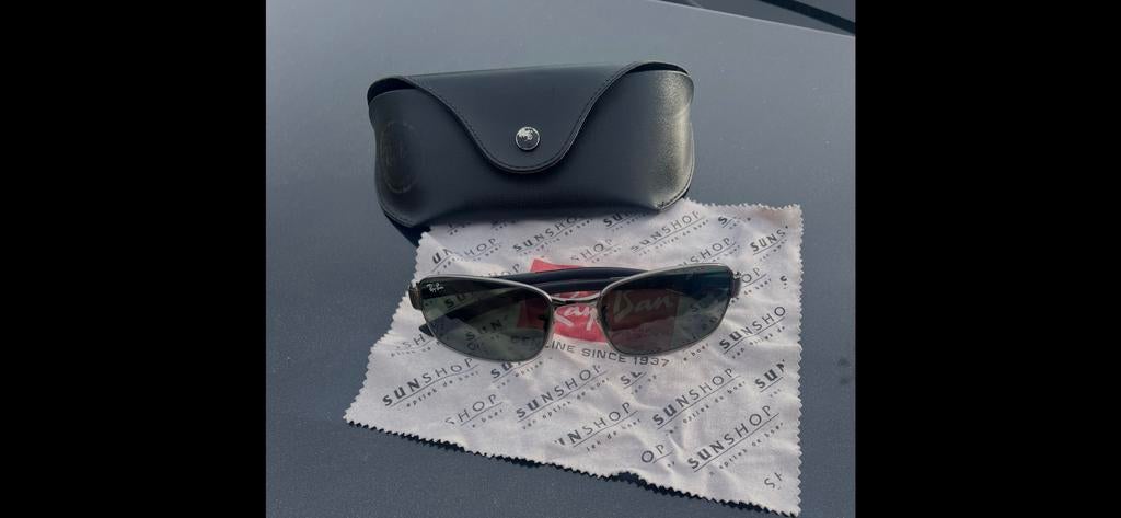 Ray-Ban zonnebril met etui en doekje, Ophalen, Gebruikt, Zonnebril, Zwart