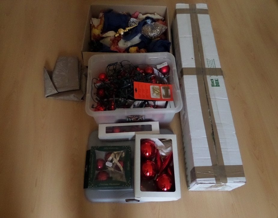 Kunstkerstboom met lampjes en ballen enz, Diversen, Kerst, Ophalen, Zo goed als nieuw