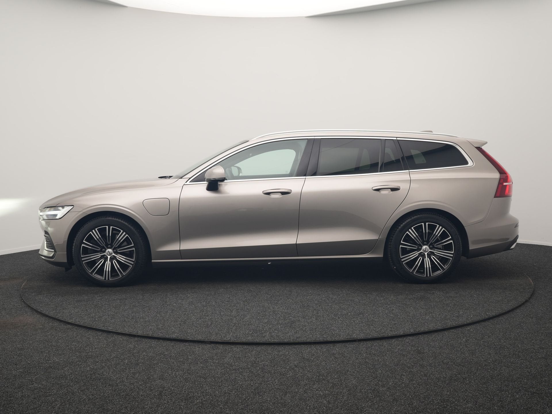 Volvo V60 T6 Recharge AWD Inscription PHEV 340pk Dealer O.H, Auto's, Automaat, Dealer onderhouden, Gebruikt, 4 cilinders