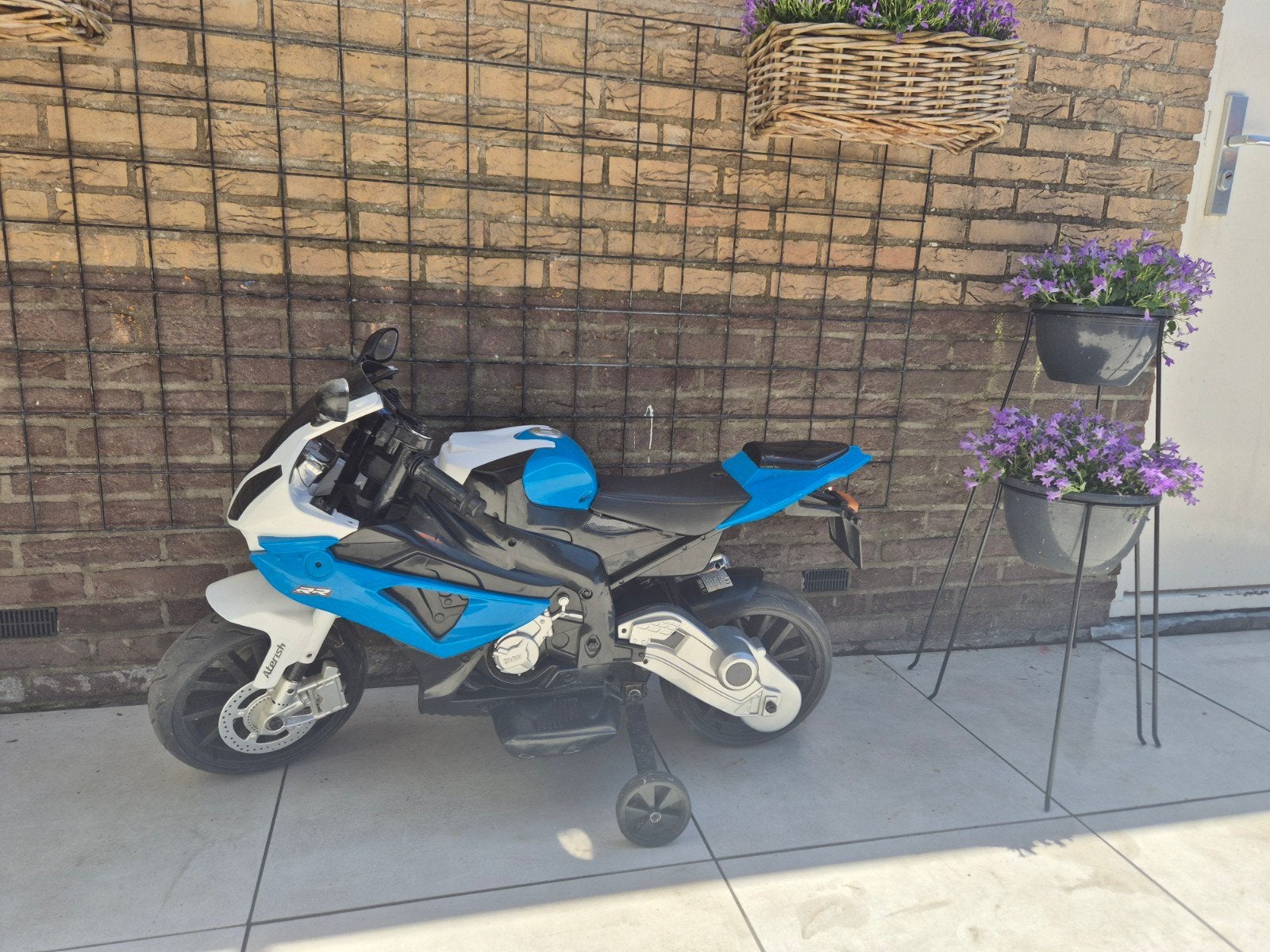 Elektrische Kindermotor BMW S 1000 RR met zijwieltjes, Kinderen en Baby's, Speelgoed | Buiten | Voertuigen en Loopfietsen, Ophalen