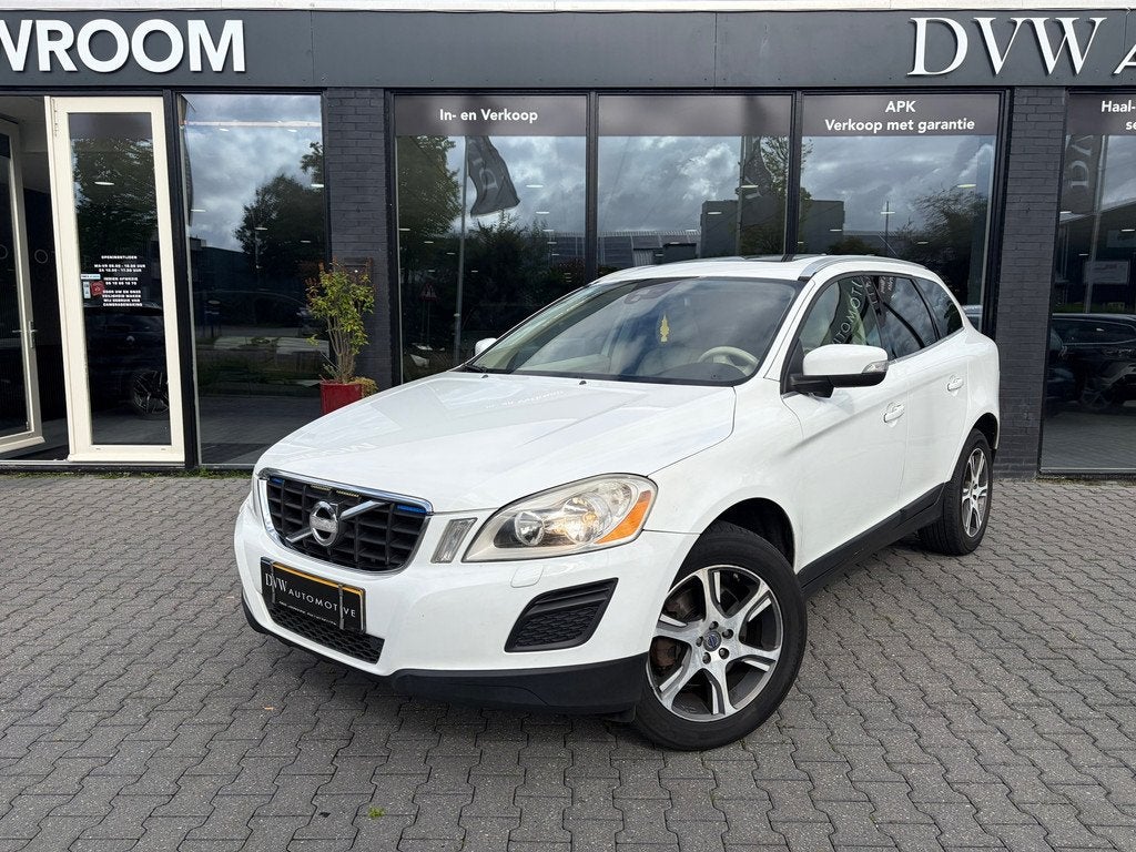 Volvo XC60 3.0 T6 Momentum, Automaat, Automatische klimaatregeling, Gebruikt, Wit