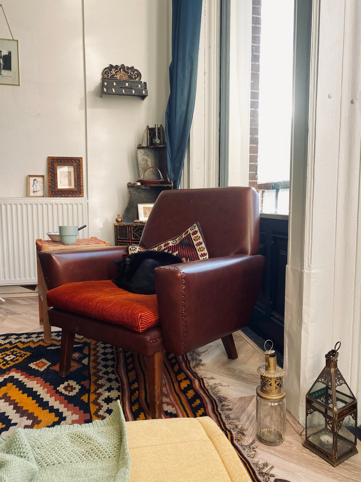 Vintage Leren Fauteuil met Oranje Ribfluwelen Kussen, Ophalen, Gebruikt, 50 tot 75 cm, Leer