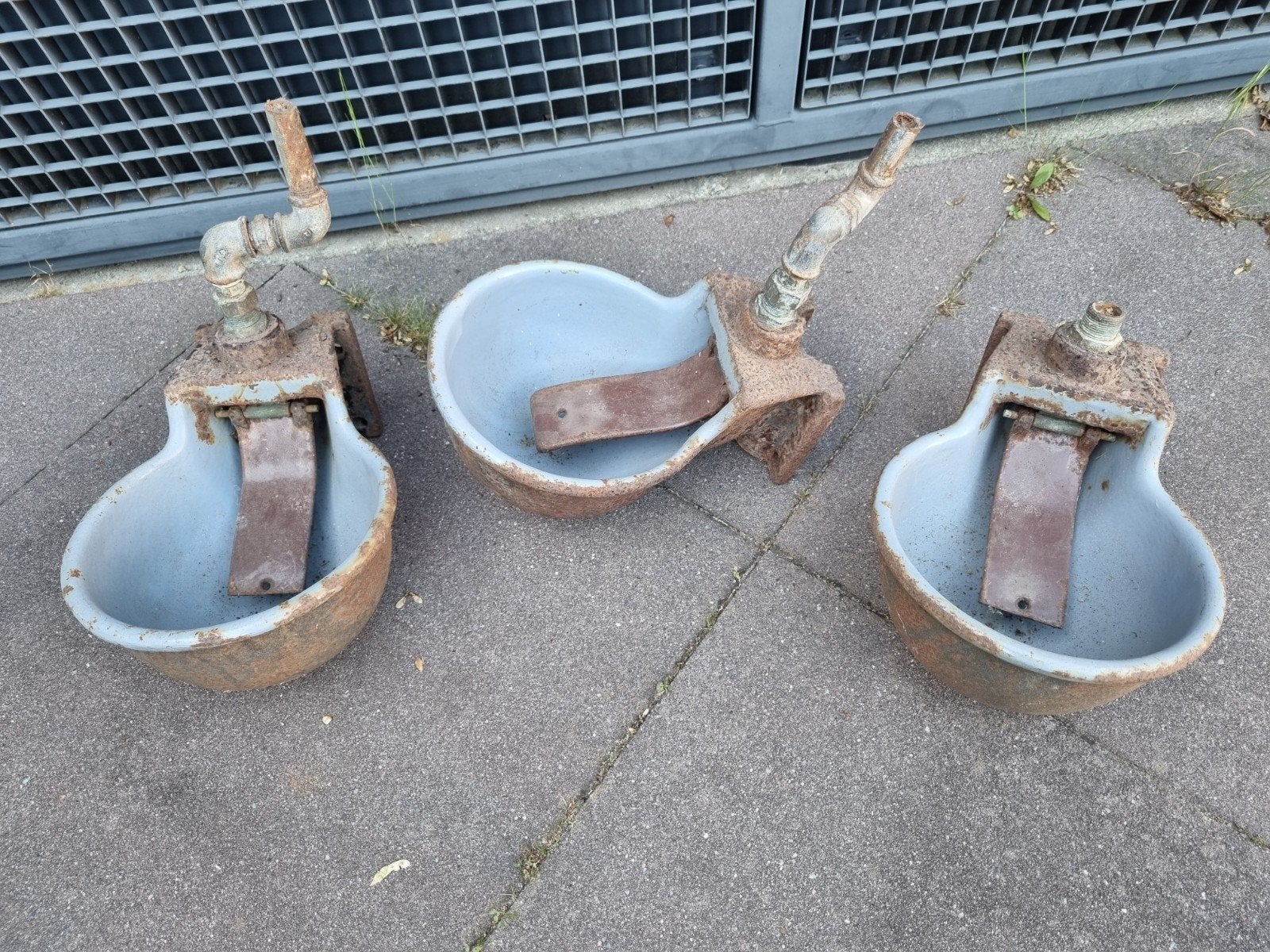 Brouwers Kiwa 67 2 drinkbak waterbak gietijzer 3 stuks, Dieren en Toebehoren, Ophalen, Gebruikt