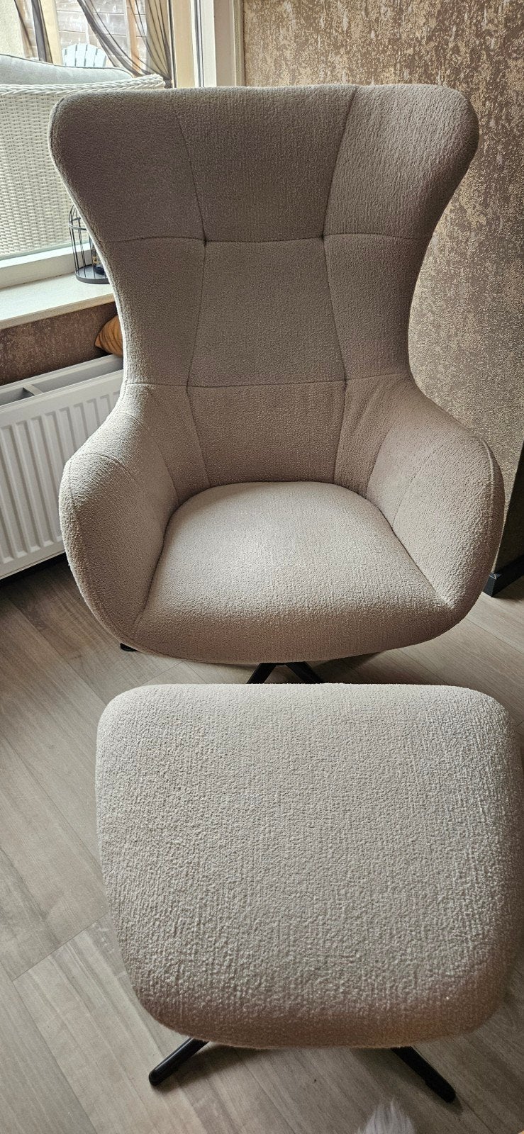 Comfortabele Boucle Ecru Fauteuil met Voetenbank, Ophalen, 75 tot 100 cm, Zo goed als nieuw, 75 tot 100 cm