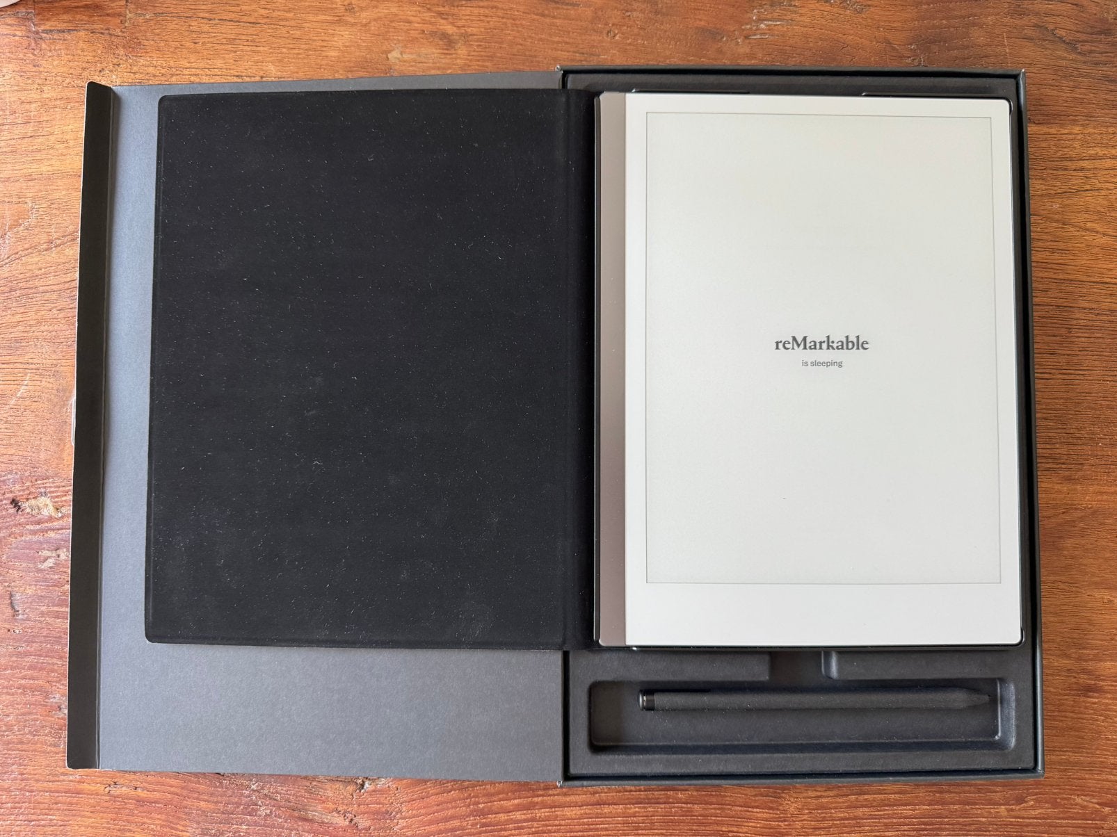 Remarkable 2 paper tablet plus marker, Ophalen of Verzenden, Zo goed als nieuw