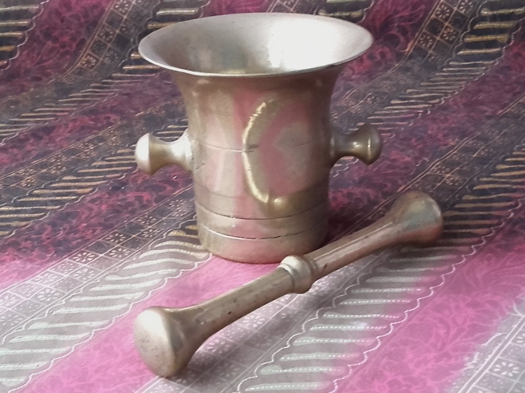 Mooie zware antieke Duitse vijzel met stamper 11,7 cm., Antiek en Kunst, Ophalen of Verzenden, Brons