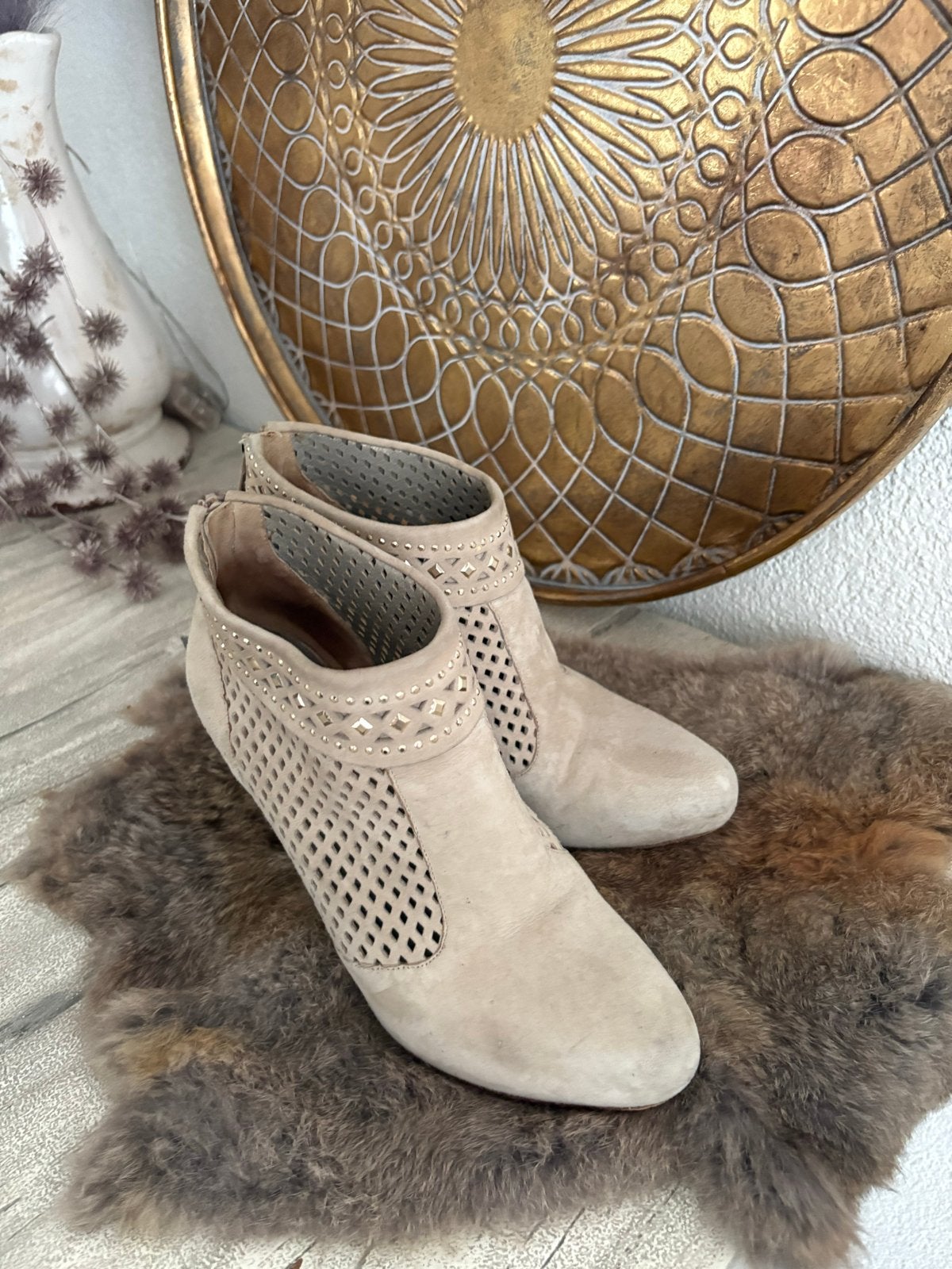 Nero Giardini suede enkellaarsjes  - Maat 38, Ophalen of Verzenden, Gedragen, Beige, Lage of Enkellaarzen