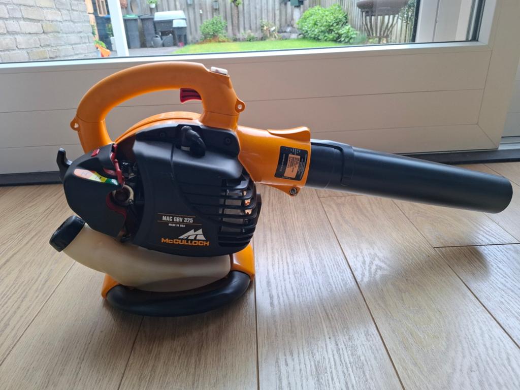 MCculloch benzine bladblazer GBV 325, Tuin en Terras, Ophalen, Benzine, Gebruikt, Handgedragen