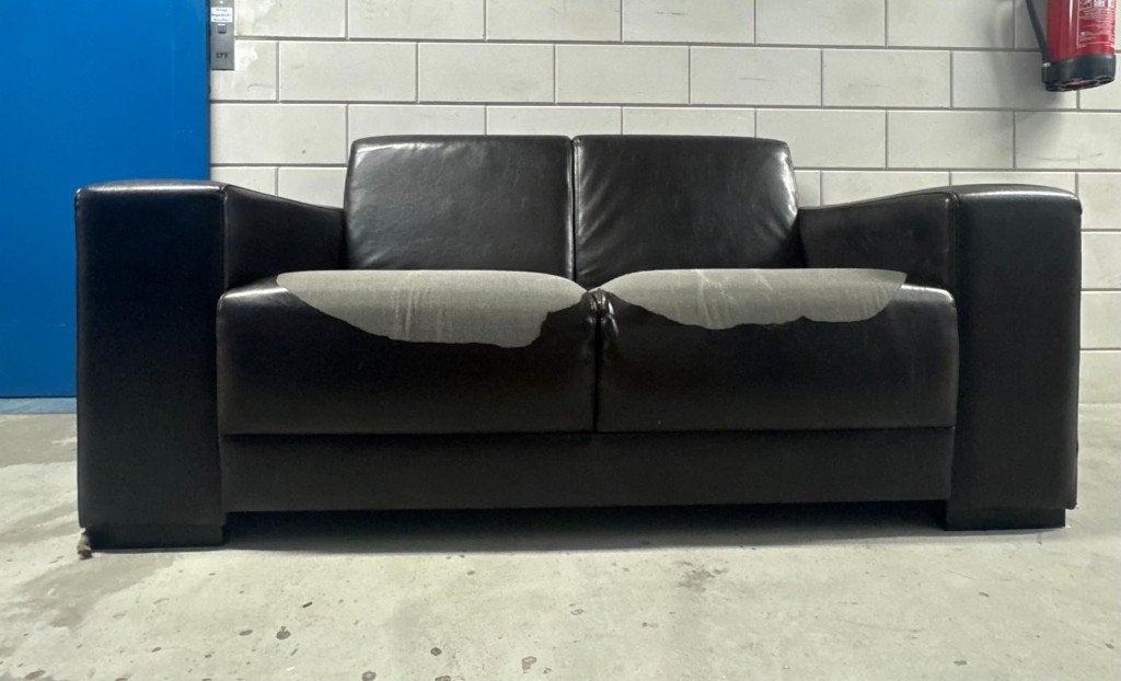Old black sofa, Ophalen, Gebruikt, Tweepersoons, Rechte bank