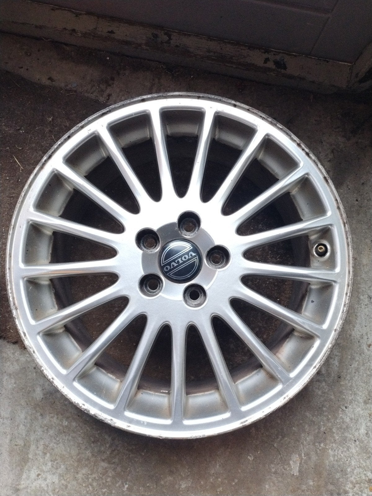 Volvo Tethys Velgen 17 inch - Gebruikt (met schade), Ophalen, Gebruikt, Velg(en), 17 inch