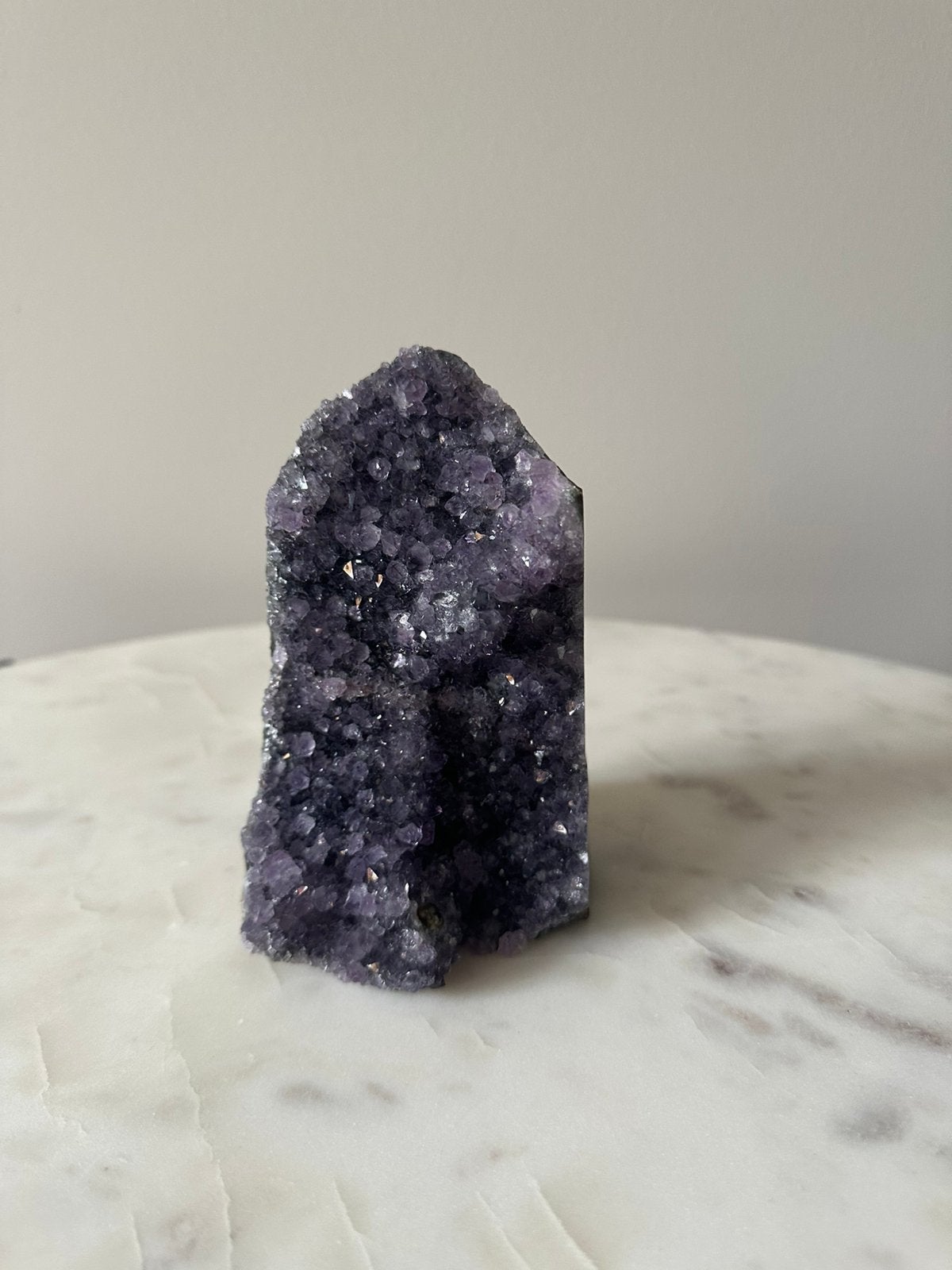 Grote amethist geode / cluster – 18 cm – bijna 1 kg, Ophalen, Mineraal