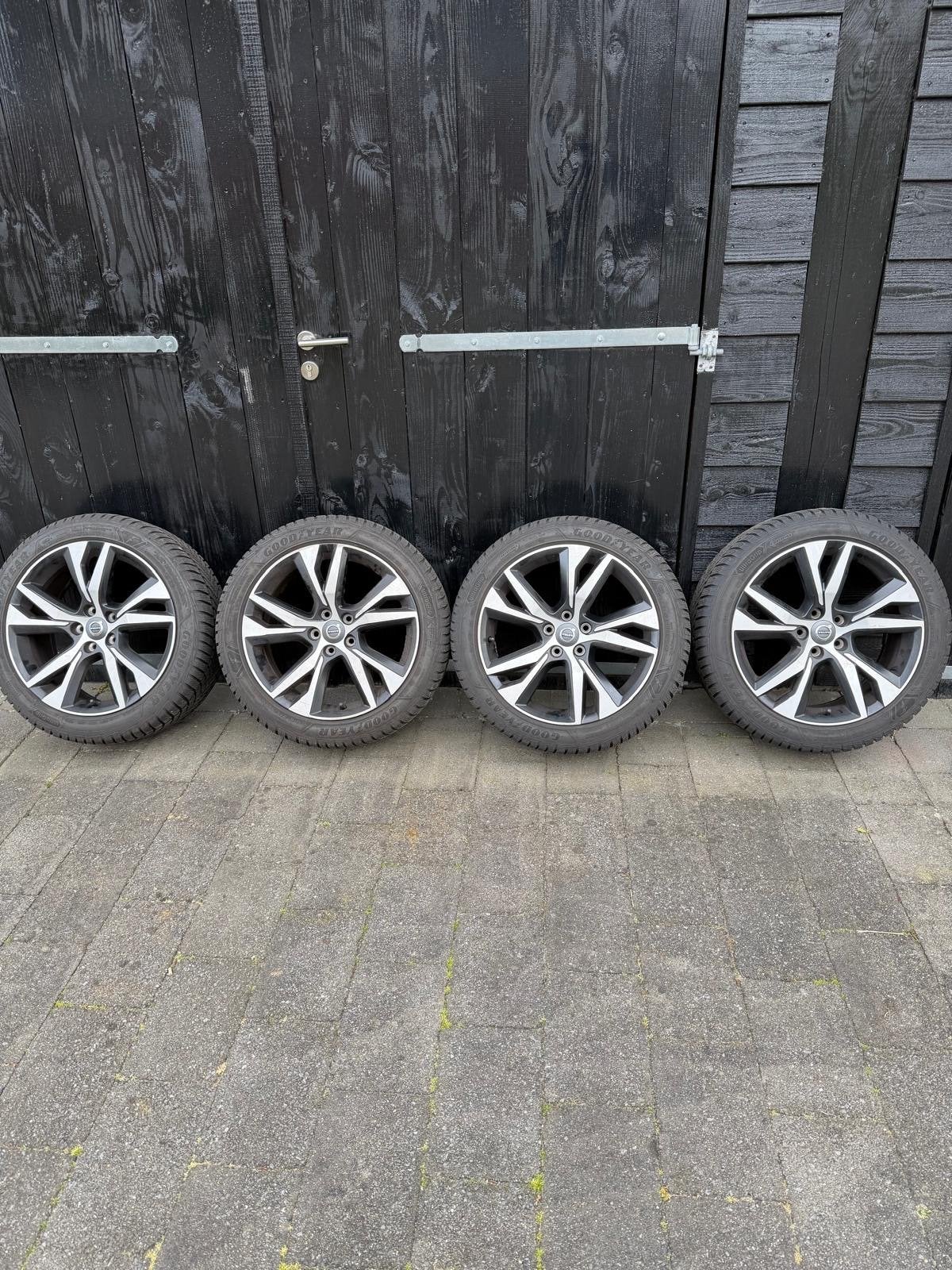 Winterbanden met velgen voor Volvo V60 (2018-heden), Auto-onderdelen, Banden en Velgen, Ophalen, 18 inch, Gebruikt, Banden en Velgen