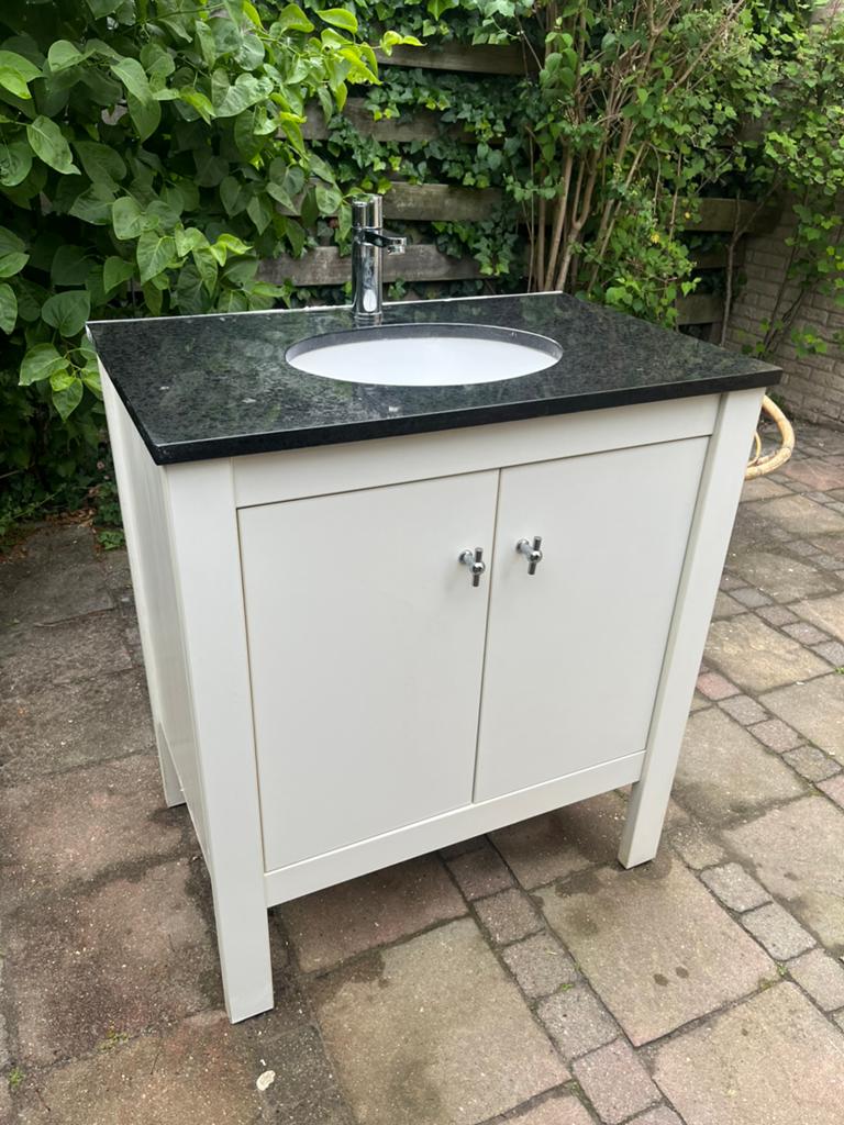 Wastafelmeubel met granieten blad en kraan, Huis en Inrichting, Badkamer | Badkamermeubels, Zo goed als nieuw, Minder dan 100 cm