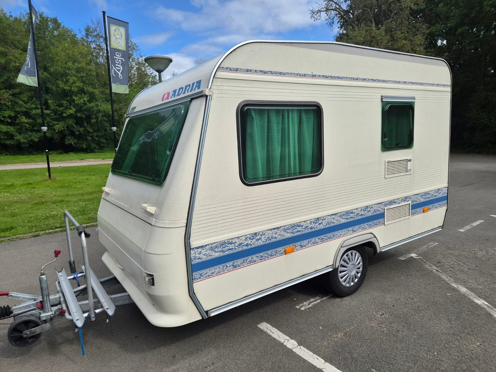 Adria Unica 320 DD - voortent,fietsendrager,nieuwe luifel, Koelkast, Treinzit, Particulier, Adria
