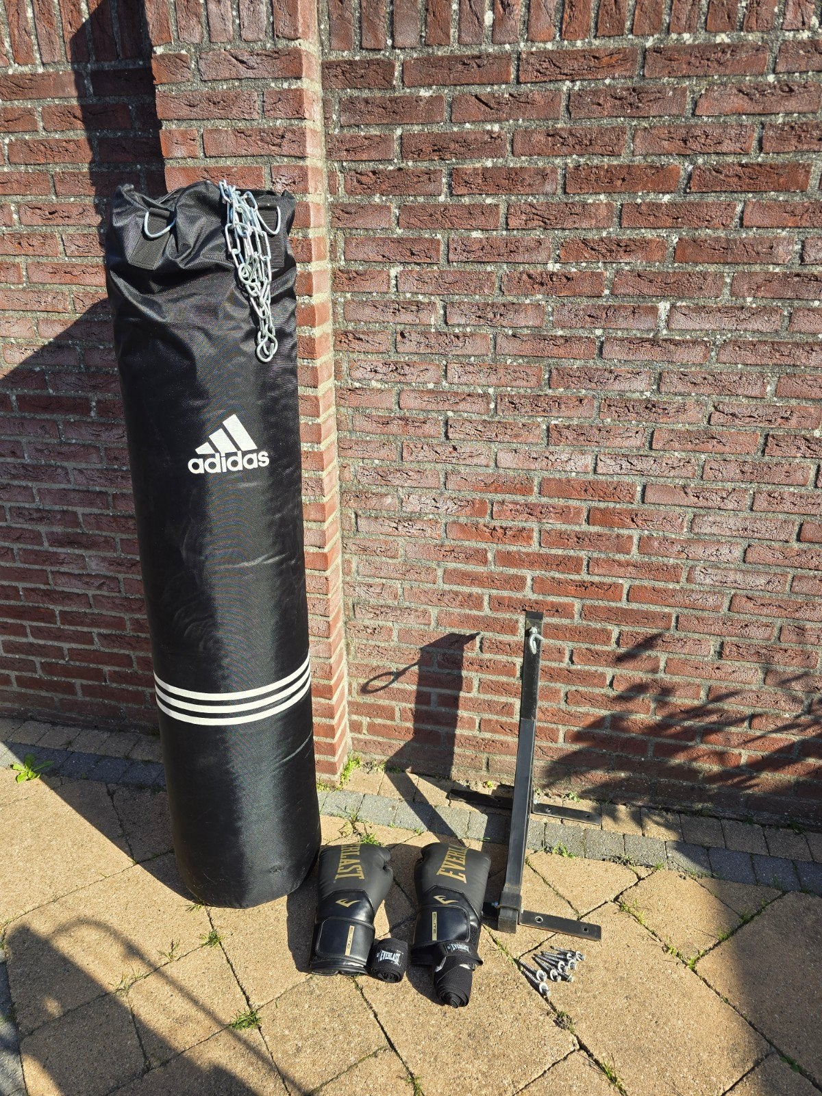 Bokszak Adidas met Everlast bokshandschoenen en beugel, Ophalen, Gebruikt, Bokszak