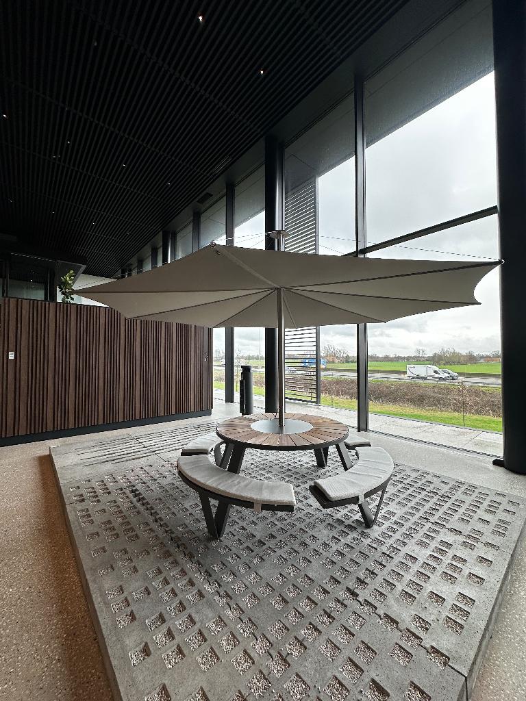 Extremis Pantagruel Gargantua Hopper tafel + Inumbra parasol