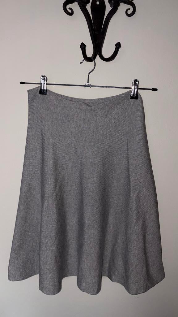 Nieuwe grijze rok van SEY studio - Maat M, Kleding | Dames, Maat 38/40 (M), Nieuw, Ophalen of Verzenden, Grijs