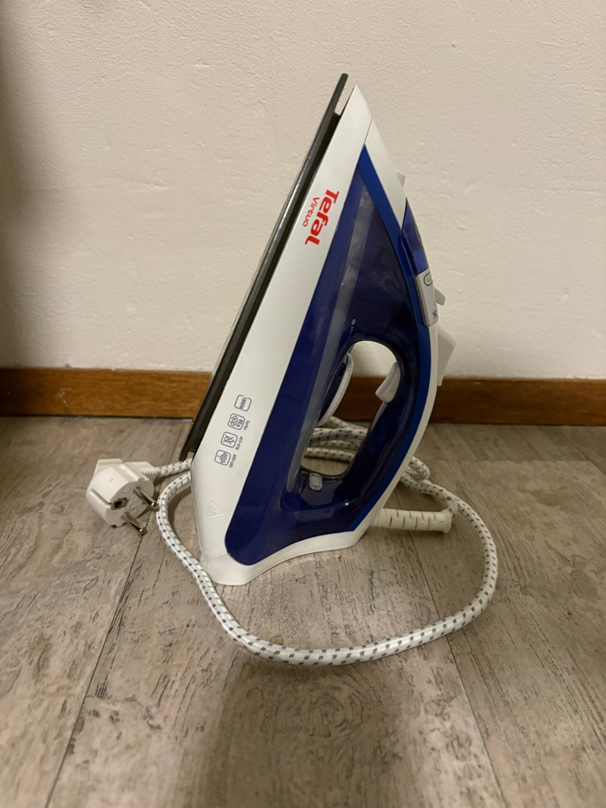 Tefal Virtuo Strijkijzer met snoer, Ophalen, Zo goed als nieuw, Strijkijzer met snoer