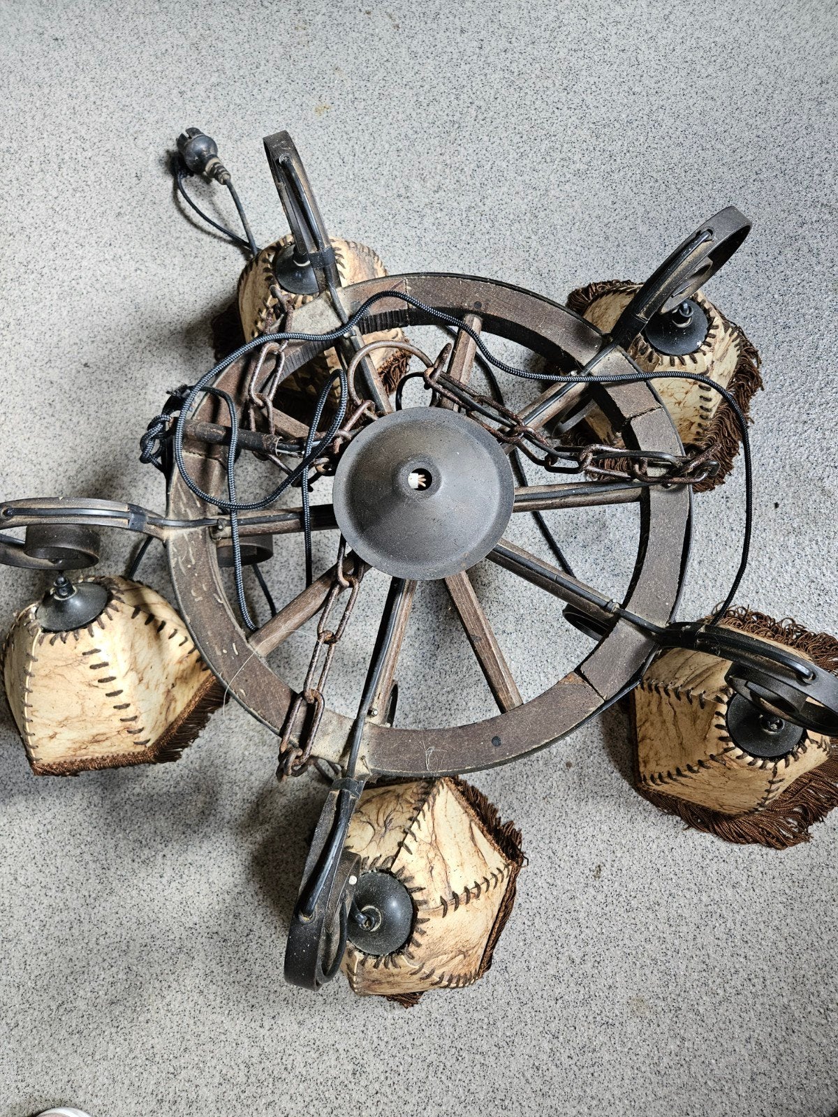 Rustieke kroonluchter met wagenwiel design, Antiek en Kunst, Ophalen