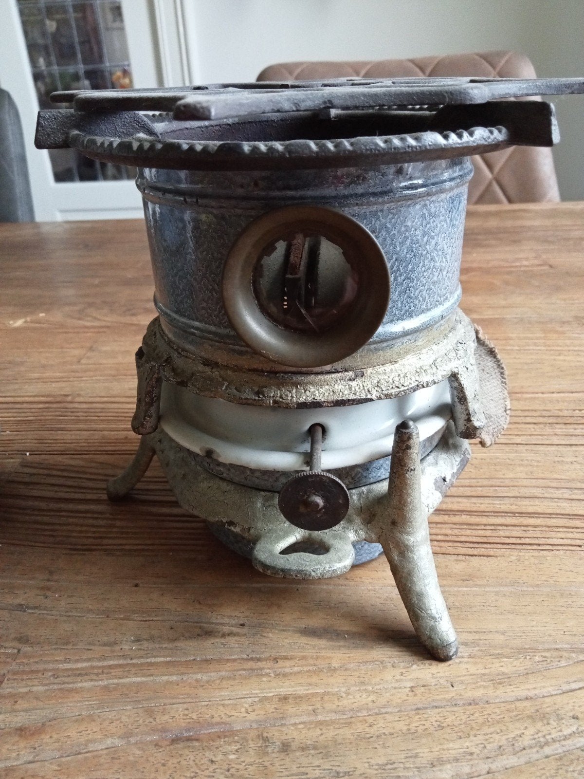 petroleumstel Haller blauw gewolkt, Ophalen