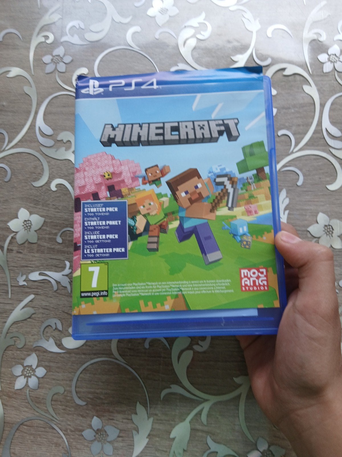 Minecraft PS4 - Inclusief Starter Pack, Ophalen of Verzenden, Zo goed als nieuw, Eén computer, 3 spelers of meer