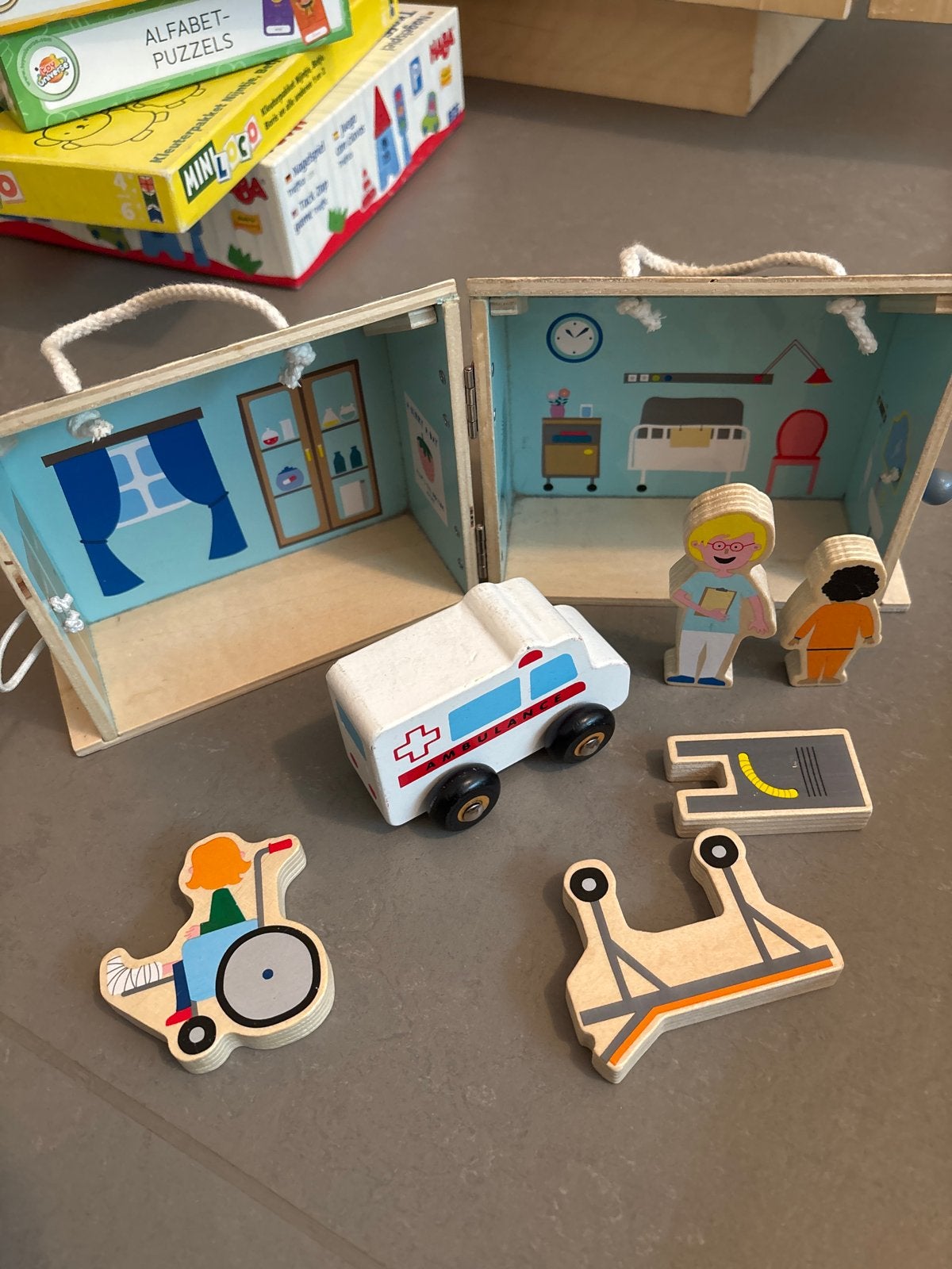 Houten ziekenhuis met attributen - Gratis op te halen, Ophalen, Gebruikt, Overige typen